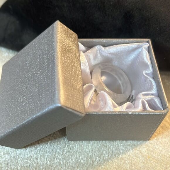 New Natural Beautiful Solid Hand Carved Crystal Quartz Band Ring Size 9 - Picture 6 of 7